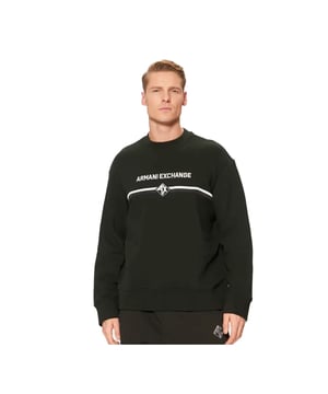 Sweat Armani Exchange Diamond Homme Noir Coton. Authentique Vetement de la marque Armani Exchange - design streetwear/sportswear de Armani Exchange - Armani Exchange pour Homme fashion, parfait pour la vie de tous les jours - Sweat Armani Exchange de couleur Noir s'associe parfaitement avec le reste de votre dressing - matiere Coton confortable -   classic - Diamond -