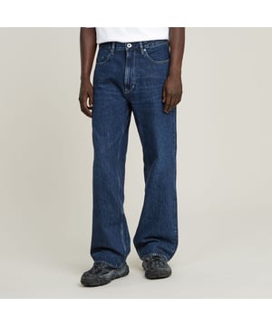 Zip fly. Rivet reinforced front pockets, hidden coin pocket. Back pockets. G-STAR label at the back, made from a leather-like paper fabric. Button & zip closure. Mid waist. The Type 96 jean sits mid waist with a loose straight leg. Inspired by the '90s, it is baggy at the hip and thigh, updated with a contemporary feel. A perfect addition to the modern wardrobe. 75% Regenerative cotton, 25% Recycled cotton. Rigid. Denim, weight 13 oz. Loose