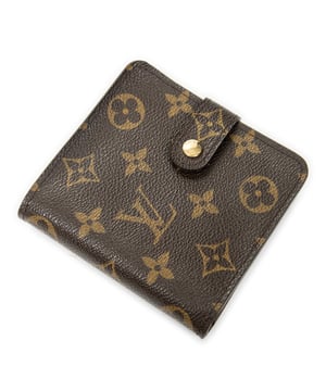 Louis Vuitton Accesorios Compact Zip Wallet PM Billetera en Marrón Lona recubierta y Latón dorado hardware. El producto esta en Excelentes Condiciones (A).
  11x10x3 cm 
  Accesorios incluidos: None
  
  BrandCo Paris encuentra artículos raros y en las mejores condiciones a precios increíbles. ¡Vale la pena tener paciencia! Compra con confianza: todos los artículos de BrandCo Paris son seleccionados y autenticados cuidadosamente por nuestro equipo de expertos.
  Todos los artículos vienen con un certificado de autenticidad y un embalaje entregado por BrandCo Paris.
  Tabla de clasificación de la condición del artículo
  N (como nuevo)
  AA (perfecto estado)
  A (excelente estado)
  AB (muy buen estado)
  B (bueno/regular)