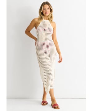 Luce un estilo impecable con nuestro vestido blanco de punto de crochet con aberturas. Confeccionado con un delicado punto de ganchillo, este vestido se adapta a tus curvas para ofrecerte un ajuste favorecedor. La abertura añade un toque atrevido a esta prenda cómoda e informal.