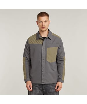 Shirt collar. Snap button closure. Single chest pocket. Drawcord at the hem, adjustable width. Shoulder and elbow patches. Snap button. Shirt One Pocket Relaxed PM combines two woven fabrics with a contrast in color. Offering a single chest pocket and an adjustable hem. This shirt has a snap button closure. 54% Elastomultiester, 46% Recycled polyester. Comfortable stretch
