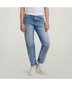 Slightly dropped crotch. Regular at the hips, roomy around the thigh, tapered towards the ankle. 5 pockets. 3D design -inner leg panels, shaping darts at the inner knee. Zip fly. Label at the back waist- cow grain leather. Button & zip closure. Low waist. A heavier weight denim, woven in a 3 by 1 right hand construction. Dyed with natural true indigo. Weight 14 oz denim. Boyfriend