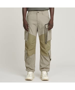 Zip fly. Inset pockets, coin pocket. Cargo pockets at the thigh with a Velcro closure, zip pocket with a pull cord set behind. Flap pockets at the lower leg and back, Velcro patch. Adjustable leg hem, integrated tape. Button & zip closure. Low waist. The Rovic Zip 3D pants are cut in a loose fit. Pull the integrated tape at the hem for a tapered look. A 3D-effect is created around the knee. Behind one of the cargo pockets a zipper pocket with a woven tape is set. Also at the calf and back pockets are created. 65% Recycled polyester, 35% Elastomultiester. Comfortable stretch. Tapered