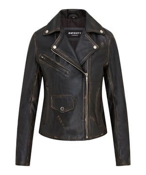 Diese auffällige Bikerjacke aus luxuriösem Lammnappaleder bietet eine schlanke, moderne Passform mit einem weichen Satinfutter für ganztägigen Tragekomfort. Mit vier Außentaschen und einer Innentasche ist sie stilvoll und praktisch zugleich. Perfekt, um lässige Outfits mit einer lebendigen, ausgefallenen Note aufzuwerten. Hauptmerkmale: Aus hochwertigem Lammnappaleder. Weiches und atmungsaktives Satin-Innenfutter. Klassische Biker-Silhouette mit asymmetrischem Reißverschluss. Vier funktionale Außentaschen (mit Reißverschluss und Klappe). Eine Innentasche für zusätzlichen Komfort. Reißverschlussbündchen für verstellbare Passform und Stil. Leicht und geschmeidig für hohen Tragekomfort.
