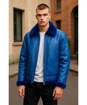 Disfruta de una calidez inigualable y un estilo atemporal con esta icónica chaqueta bomber B3. Confeccionada en auténtica piel de oveja, cuenta con un lujoso forro de borrego y pelo que proporciona una comodidad excepcional en climas fríos. El cierre de cremallera YKK completo permite un estilo versátil, mientras que los ribetes de borrego expuestos en cuello, puños y dobladillo le aportan un carácter audaz. Una distintiva hebilla en el cuello garantiza un ajuste ajustable, y dos prácticos bolsillos exteriores ofrecen comodidad y un diseño elegante, combinando un atractivo robusto con la elegancia clásica. Confeccionada en auténtica piel de oveja para una calidez y durabilidad excepcionales. El lujoso forro de borrego y pelo proporciona una comodidad inigualable. El cierre de cremallera YKK completo permite un estilo versátil. Los ribetes de borrego expuestos en cuello, puños y dobladillo le aportan un carácter audaz. Dos prácticos bolsillos exteriores para mayor comodidad y un diseño elegante. Cuello ajustable con cierre de hebilla para un ajuste a medida.