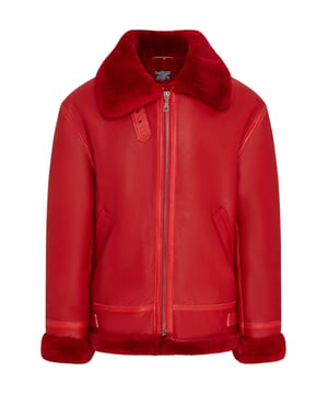 Disfruta de una calidez inigualable y un estilo atemporal con esta icónica chaqueta bomber B3. Confeccionada en auténtica piel de oveja, cuenta con un lujoso forro de borrego y pelo que proporciona una comodidad excepcional en climas fríos. El cierre de cremallera YKK completo permite un estilo versátil, mientras que los ribetes de borrego expuestos en cuello, puños y dobladillo le aportan un carácter audaz. Una distintiva hebilla en el cuello garantiza un ajuste ajustable, y dos prácticos bolsillos exteriores ofrecen comodidad y un diseño elegante, combinando un atractivo robusto con la elegancia clásica. Confeccionada en auténtica piel de oveja para una calidez y durabilidad excepcionales. El lujoso forro de borrego y pelo proporciona una comodidad inigualable. El cierre de cremallera YKK completo permite un estilo versátil. Los ribetes de borrego expuestos en cuello, puños y dobladillo le aportan un carácter audaz. Dos prácticos bolsillos exteriores para mayor comodidad y un diseño elegante. Cuello ajustable con cierre de hebilla para un ajuste a medida.