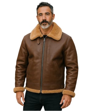 Famosa por mantener abrigados a los pilotos de la Segunda Guerra Mundial a 25.000 pies, la B3 es nuestra chaqueta de piel de oveja más popular, apreciada por su estilo atemporal y su excepcional calidez. Confeccionada con lujosa piel de oveja de doble cara, ofrece un aislamiento inigualable, un llamativo look retro y una comodidad superior para que puedas superar los inviernos más duros. Características principales: Construcción completa de piel de oveja de doble cara. El grueso forro de piel de oveja retiene el calor corporal de forma natural. Cuello ancho con muescas y ribete reversible de piel de oveja. El cuello se puede abrochar con una correa de hebilla ajustable. Cremallera YKK gruesa y completa en bronce. Dos bolsillos angulados para calentar las manos. Puños reversibles. Correa ajustable en la cintura para un ajuste a medida. Ajuste clásico y cómodo para combinar fácilmente con otras prendas.