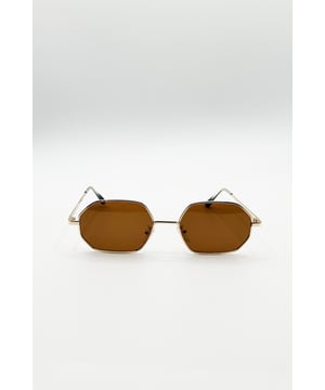 Frame Colour: Gold
Lens Colour: Brown
Frame Material: Metal
One Size
FDA Approved
UV 400 PROTECTION IN ACCORDANCE WITH 89/686/EEC BS EN ISO 123-1:2013
SKU: SG2503906
