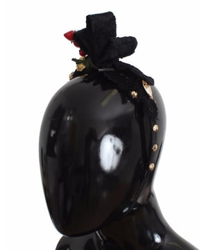 Wunderschones Dolce & Gabbana Diadem Stirnband mit Kristallen.
  Brandneu mit Etiketten und Box.
  100% authentisch.
  Farbe: Schwarz mit mehrfarbigen Details.
  Kristall: Champagner.
  Modell: Diadem Stirnband.
  Hergestellt in Italien.
  Logo.
  Details.
  Sehr exklusiv und selten.
  Material: 5% Baumwolle 2% Elasthan 9% PA 40% PL 40% Seide andere.
  GROSSE: Einheitsgrosse.