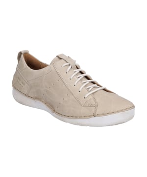 Estos zapato bajo están fabricado por nosotroscon piel de becerro muy duradero. El cómodo cordón deportivo proporciona al pie la mejor al caminar. Puedes cambiar la plantilla removible en un abrir y cerrar de ojos. La precisa costura a mano también convence por su calidad. Con el ancho de zapato G este modelo ofrece una anchura normal. El modelo Fergey 56 es el compañero perfecto para sus momentos de ocio.