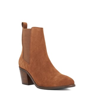 Set on a statement-making block heel, Pasil is a versatile style that you can wear all year round. Featuring a stylish almond toe shape and elasticated side panels. Team with a dress or skirt in summer months for a boho-inspired look, or fleece lined leggings and an oversized knit when temperatures fall.