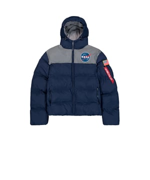 The HP NASA Jacket by Alpha Industries is ideal for cold weather. Featuring a comfortable regular fit, it's crafted from nylon with polyester lining and filling. Notable details include the NASA patch, the utility pocket with RBF tag, and flag labels on the sleeves. The elastic band on the hood and hem allows for an adjustable fit, while polar fleece provides extra warmth. Ready to withstand the elements.
