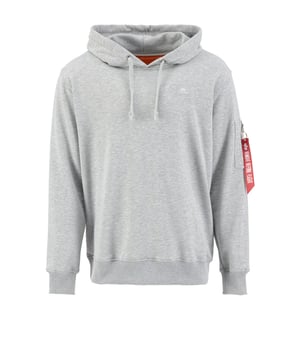 El X-Fit Hoodie de Alpha Industries es una excelente opción para hombres que buscan una sudadera con capucha de buen ajuste. Esta sudadera tiene un corte regular, una etiqueta de logo tejida, un RBF Tag y está hecha de una cómoda mezcla de algodón.