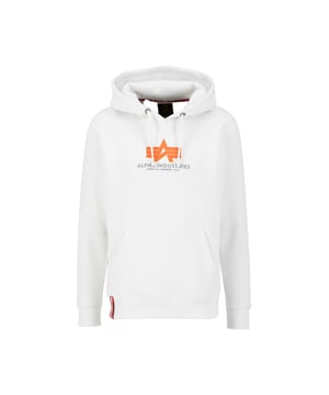 The Basic Hoodie Rubber by ALPHA INDUSTRIES is a comfortable hooded sweatshirt for men. With its regular fit, it is ideal for everyday wear. The kangaroo pocket offers space for small items, and the logo print gives the hoodie a cool look. The long sleeves make it perfect for cooler days.