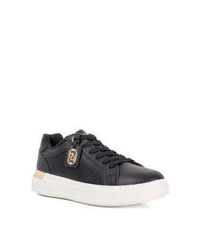 Ekino is a must-have in your footwear selection this season. These trainers boast a lace up fastening, statement chunky sole and playful branded charm detail. Gold-tone accents give this style a refined feel.