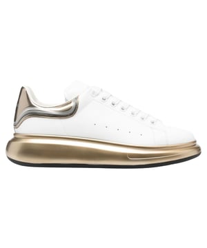 Composition: 100% calf leather  

Inner: Leather
Insole: Leather
Sole: Rubber
Round toe
Perforated detail
Back logo detail
Front lace-up closure
Condition: brand new
Imperfection: very small scratches
Made in  Italy
Gender: MEN
Product code: 750341 WIDJT_8834
Barcode: 9990002088808
Code: SHO MQ 1 SK SS23 09858