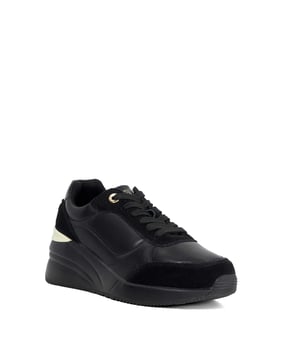 From its almond toe to its statement-making wedge heel, Elatie is a bold design in your everyday edit. Contrast colour details and branded metal eyelets add subtle style points, while a secure lace fastening adds a classic touch.
