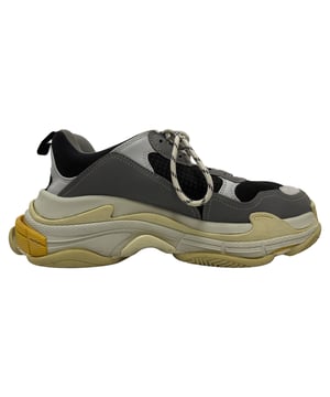 VINTAGE, RRP AS NEW
Step up your sneaker game with the Balenciaga Triple S Sneakers in Polyester. These leather-free sneakers are not only stylish, but also feature a double foam and mesh construction for ultimate comfort. The complex 3-layered outsole provides added durability and support, while the embroidered size at the edge of the toe and logo details throughout add a touch of luxury. Complete with a lacing system featuring 12 fabric eyelets and an additional pair of laces, these sneakers are the perfect blend of fashion and functionality. 


Balenciaga Triple S Sneakers in Grey Polyester
Condition: Good
Signs of wear: Discoloration, Odors or Stains., Lightly used but very well maintained. Minor mark at soles & creasing, light scuffing at the soles and heels.
Packaging: None
Color: Grey
Material: Polyester
Size: EU | 44
Measurements: Heel height: 40 mm; Insole length: 350 mm
SKU: MRPPUGBSH509585M
