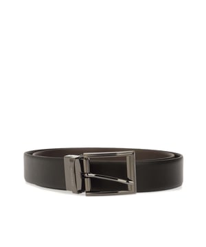 Belt closes with belt closure.5 pierced holes.The VALENTINO logo is clearly visible.