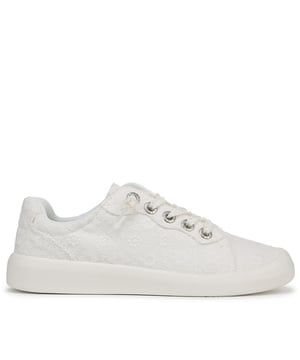 Dames Blowfish Malibu Boardwalk Slip On Trainers in wit.Laidback lace-up pumps met vintage look details.- Stoffen bovenkant met allover tonale borduursels.- Ronde teen.- Slip-on ontwerp.- Elastische goring voor gemakkelijk aan-of uit.- Decoratieve vetersluiting met branded metalen oogjes.- Handtekening Blowfish Malibu merk tab op tong.- Comfortabele voering van textiel.- Kussen voetbed van schuim.- Vegan.- Textiel boven-en voering Synthetische zool.- Ref: J2696S4104
