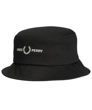 el accesorio perfecto para el verano, 100 % algodon, gorro de pescador y logotipo llamativo estampado. Sombrero negro, sombrero de pescador