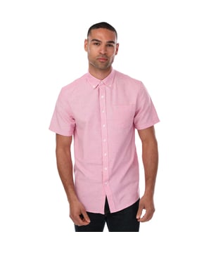 65% Polyester, 35% Katoen. Ontwerp: Geborduurd logo, Effen. Halsuitsnijding: Knoopjurk, Omgeslagen Kraag. Sluiting: Knoopsluiting. Mouwtype: Korte mouwen. Geschikt voor: Modern. S: 38 in. L: 44 in. XL: 48 in. XXL: 52 in.