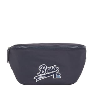 Marke: Boss. Nylon. Breite: 30 cm. Höhe: 15 cm. Länge: 8,5 cm. Taschenart: Eine Innentasche. Fächer: 1 Hauptfach. Taschenmerkmale: Verstellbarer Taillengurt. Design: Logo. Reißverschluss.