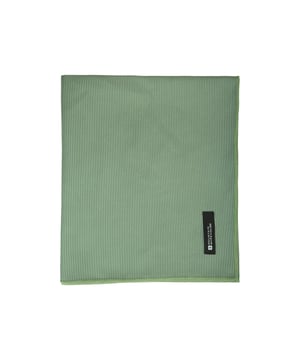 100% Polyester. Marke: Mountain Warehouse. Länge: 150 cm. Breite: 85 cm. Kompakt. Design: "Giant", Logo, gerippt. Gewebetechnik: Leicht. Gewebe: Weiche Haptik.