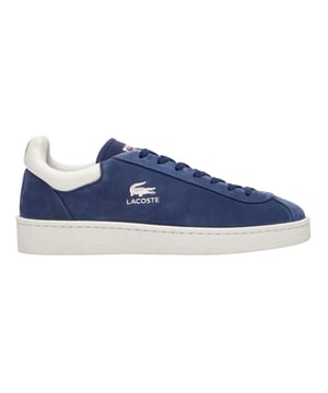 Marke: Lacoste. Obermaterial: Leder. Einlegesohle: Mit Markenzeichen, Synthetischer Stoff. Laufsohle: Ortholite-Sohle, Gummi. Ösen: 7. Atmungsaktiv, Schaftrand aus Mesh-Material. Absatz: Flach. niedrig geschnitten. Design: Logo. Zehenstil: Rund. Zum Schnüren.