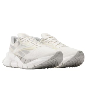 Obermaterial: Netzmaterial. Marke: Reebok. Mittelsohle: Floatride Energieschaum. Laufsohle: Gummi. Ösen: 7. Technisierte Stricke, Gepolsterter Schaftrand, Reflektierende Details. Absatz: Flach. niedrig geschnitten. Design: Kontrast, Logo, Aufschrift. Zehenstil: Rund. Zum Schnüren.