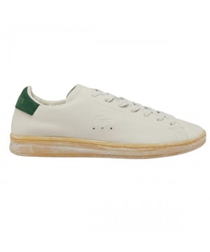 Marke: Lacoste. Obermaterial: Leder. Futterstoff: Baumwolle, Leder, PU (Polyurethan). Einlegesohle: Mit Markenzeichen, Polyester. Laufsohle: Gummi. Ösen: 7. Absatz: Flach. niedrig geschnitten. Design: Eingestanzt, Logo, Perforiert, Unifarben. Zehenstil: Rund. Zum Schnüren.