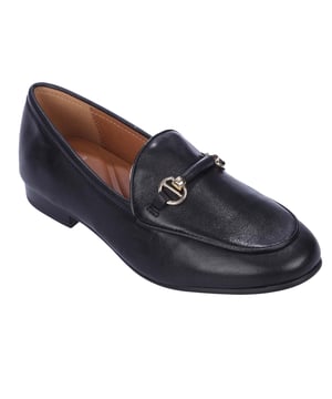 Marke: Dune London. Obermaterial: Leder. Futterstoff: Synthetischer Stoff. Laufsohle: Synthetischer Stoff. Absatz: Low Block Heel. 1,5 cm. niedrig geschnitten. Design:  Trensen-Detail. Zehenstil: Rund. Zum Anschlüpfen. Passform: Weit.