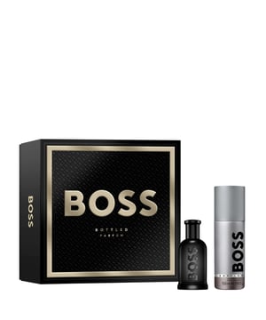 Feiern Sie die festliche Jahreszeit mit dem HUGO BOSS BOSS Bottled Eau de Parfum Geschenketui, elegant präsentiert in einer luxuriösen schwarzen Box mit champagnergoldenen Akzenten. Dieses anspruchsvolle Set enthält eine 50ml Flasche BOSS Bottled Eau de Parfum, bekannt für seinen warmen, holzig-amberfarbenen Duft, der den modernen Mann verkörpert. Kreiert von Meisterparfümeuren, besticht dieser Duft durch kräftige Leder- und Irisnoten, die mit einer reichen Holzgrundlage für anhaltende Anziehungskraft abgeschlossen werden. Ebenfalls enthalten ist ein 150ml BOSS Bottled Deodorant Spray für ganztägige Frische und eine subtile Schicht des ikonischen Dufts.