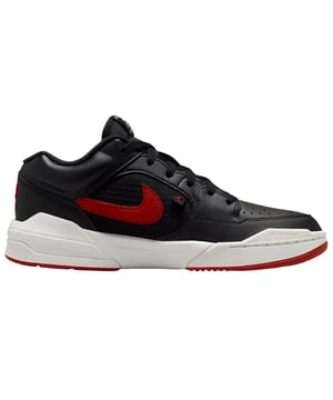 Bovenwerk van textiel en andere materialen, synthetische zool, witte Nike-sneakers, synthetische zool, sneakers met vetersluiting, rode details, merkbadge aan de zijkant van de schoen