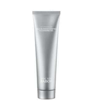 Entdecken Sie das BABOR Doctor Babor Daily Blemish Control Cleansing Gel, speziell entwickelt für blemishanfällige Haut. Dieser sanfte Reiniger verwendet milde Tenside, um die Haut zu reinigen und die Poren zu befreien, während abgestorbene Hautzellen dank Salicylsäure entfernt werden. Angereichert mit Panthenol beruhigt und lindert es Ihre Haut und lässt sie geklärt zurück. Für optimale Ergebnisse das Gel auf trockene Haut auftragen, mit Wasser aufschäumen und gründlich abspülen. Folgen Sie mit dem DOCTOR BABOR Clarifying Complexion Perfecting Serum und der Clarifying Blemish Reducing Cream für eine umfassende Hautpflegeroutine.