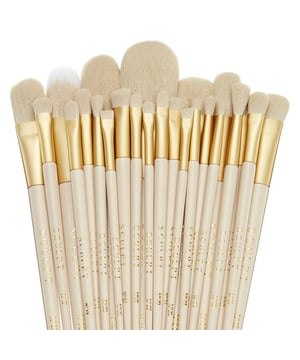 Elevate your beauty routine with the Spectrum Sculpt 30 Piece Professional Makeup Brush Set, crafted in collaboration with renowned makeup artist Ash K Holm. This luxurious set features 30 meticulously designed brushes made from high-quality materials. Each brush is hand-measured for balance, while the elegant FSC wood handles and premium Luxture synthetic fibres ensure durability. Encased in a stylish tube bag, this brush set is perfect for artists and beauty enthusiasts, providing essential tools for stunning looks.