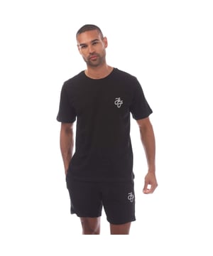 Materiaal: Katoen, Polyester. Ontwerp: Logo, Bedrukt. Zakken: 2 Zijzakken. Halslijn: Ronde Hals. Taille: Elastisch. Sluiting: Overhead, Aantrekken. Mouwtype: Korte Mouwen. Pasvorm: Recht. Inhoud: 1 Shorts, 1 T-Shirt. S: 38 in. M: 39 in. L: 41 in. XL: 44 in. XXL: 47 in.