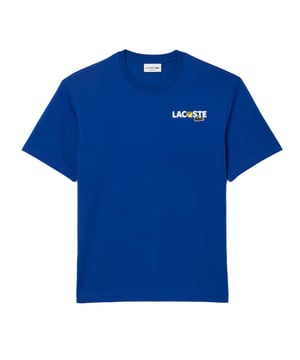 Materiaal: Biologisch katoen. Stof: Zwaar, Jersey. Ontwerp: Rugbedrukking, Geborduurd logo. Hals: Crew Neck. Mouwtype: Korte mouwen. S: 37 in. L: 43 in. XL: 46 in. XXL: 49 in.