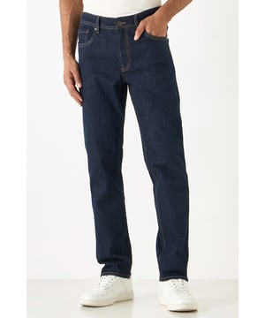 Experience quality and comfort with these Lee Cooper jeans. Crafted from a blend of cotton and elastane, they are durable and flexible. The classic plain design, mid-rise waist, and slim fit make them a versatile choice for any modern man's wardrobe.

32" Inside Leg.