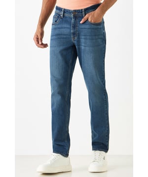 Experience quality and comfort with these Lee Cooper jeans. Crafted from a blend of cotton and elastane, they are durable and flexible. The classic plain design, mid-rise waist, and slim fit make them a versatile choice for any modern man's wardrobe.

32" Inside Leg.