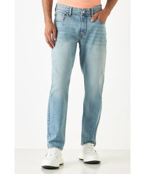 Experience quality and comfort with these Lee Cooper jeans. Crafted from a blend of cotton and elastane, they are durable and flexible. The classic plain design, mid-rise waist, and slim fit make them a versatile choice for any modern man's wardrobe.

32" Inside Leg.