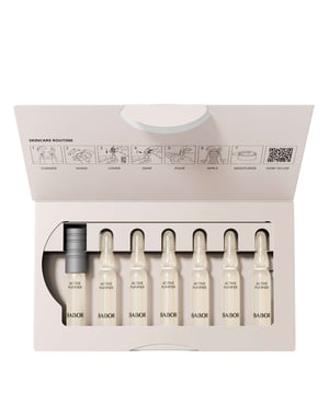 Entdecken Sie die Kraft der BABOR Active Purifier Ampullen, die speziell für fettige und zu Unreinheiten neigende Haut formuliert sind. Dieses 7er-Pack wirkt wie ein Wundermittel gegen Pickel und Glanz. Mit Teebaum- und Schieferöl bekämpfen diese Ampullen Unreinheiten und reduzieren die Fettigkeit. Erleben Sie in nur 7 Tagen klarere, matte Haut, während antibakterielle Eigenschaften Bakterien bekämpfen und überschüssigen Talg absorbieren. Angereichert mit Panthenol für die Hydratation fördert diese Lösung einen ausgewogenen Teint. Ideal für Ihre Hautpflegeroutine, nach der Reinigung auftragen, um sichtbare Ergebnisse zu erzielen.