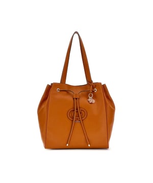 Sacs à main Guess Calebra Tote Femme Marron Synthétique. Authentique Bagagerie de la marque Guess - design streetwear/sportswear de Guess - Guess pour Femme fashion, parfait pour la vie de tous les jours - Sacs à main Guess de couleur Marron s'associe parfaitement avec le reste de votre dressing - matiere Synthétique confortable -   classic - Calebra Tote -