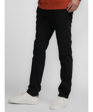 Bequeme Jogg-Twill-Chino mit Reißverschluss und Knopfverschluss. Die Chino hat zwei Seitentaschen und zwei Gesäßtaschen. In verschiedenen Farben erhältlich. Bequeme ChinoJogg-TwillReißverschluss und KnopfverschlussSeitentaschen und Gesäßtaschen98 % Baumwolle, 2 % ElasthanDas Model ist 191 cm groß und trägt die Größe 32/32.