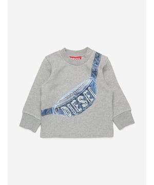 Introducing Diesel's Baby Boys Crossbody Bag Print Sweatshirt in Grey a chic staple for SS2025, crafted to elevate your little one's style and comfort. Highlights include Distinctive Crossbody Bag Design Fashion-forward and unique, catching every eye. Premium Comfort Luxuriously soft fabric ensures comfort for day-long wear. Versatile Grey Shade Matches effortlessly with any outfit. Perfect for any Occasion Ideal for playdates or family outings.Revitalise his wardrobe with this stylish and cozy addition!