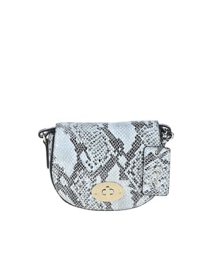 Elegance and sophistication come together in this beautifully crafted 'Borsa della Moda' saddle crossbody bag. Made with genuine leather, it showcases the high-quality craftsmanship associated with Ashwood Leather. Adorned with metallic gold hardware which not only adds to its aesthetic appeal but also ensures durability. The exquisite design makes it a perfect accessory for both day and night outings. Comes with a signature tag, marking its authenticity and brand association. Whether you're headed to a formal event or just out for a casual day, this 'Borsa della Moda' crossbody bag is sure to elevate your style quotient. Its versatile design allows it to be paired with various outfits, making it a must-have addition to your accessory collection.Dimensions (L) 17cm (W) 5.5cm (H) 14cm.