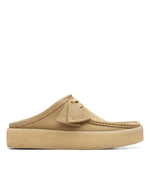 Marke: Clarks. Obermaterial: Kordel, Weich, Wildleder. Mittelsohle: EVA (Ethyl-Vinylacetat), Leicht. Laufsohle: Krepp, Cupsohle, Naturkautschuk. Absatz: Flach. niedrig geschnitten. Design: Logo, gerippt. Zehenstil: Quadratisch. Zum Anschlüpfen.