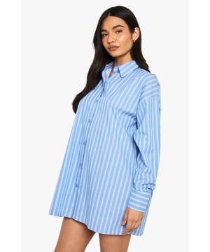 Dresses are the most-wanted wardrobe item for day-to-night dressing. From cool-tone whites to block brights, we've got the everyday skater dresses and party-ready bodycon styles that are perfect for transitioning from day to play. Minis, midis and maxis are our motto, with classic jersey always genius and printed cami dresses the season's killer cut - add skyscraper heels for a seriously statement look. Dress up or down in style with boohoo.