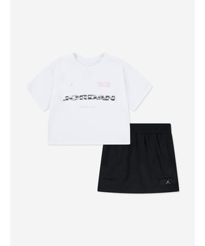 Introducing the Girls Crafted Utility Skort Set in Black by Jordan, an essential addition to your girl's SS2025 wardrobe! Crafted in chic black, this ensemble blends fashion-forward design with functional flair. Key attributes include Sleek Utility Style Merging sporty vibes with elegant lines for a modern look. Durable Material Engineered for comfort and lasting wear, perfect for everyday play. Versatile Black Hue Effortlessly pairs with other wardrobe pieces to enhance any outfit.Revamp her collection with this stunning set from Jordan. Shop now and elevate her style!