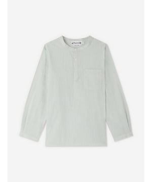 Introducing the Boys Artiste Shirt in Green by Bonpoint, a quintessential addition to any discerning young wardrobe for SS2025. Each detail is meticulously crafted to ensure elegance and comfort Refined Hue A vibrant green shade that promises to elevate your boy's ensemble. Luxury Fabric Expertly tailored with premium, breathable materials, perfect for both comfort and style. Signature Design Featuring a unique artist-inspired print, setting it apart as a key statement piece.Embrace sophistication with Bonpoints Boys Artiste Shirt in Green. Ideal for stylish summer adventures!